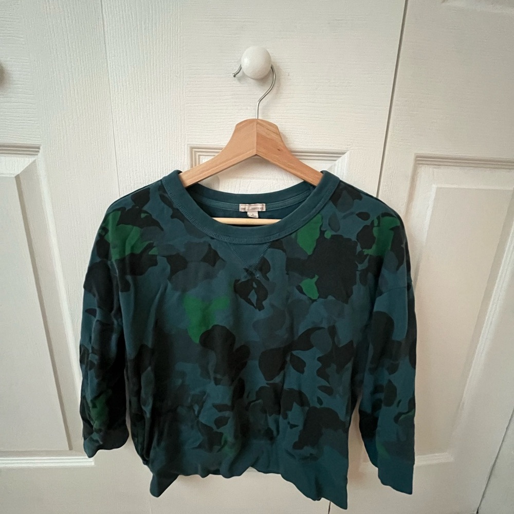 Gap camo crewneck sweatshirt